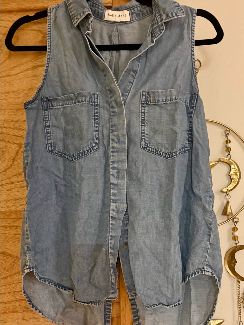 Bella Dahl Light Chambray Sleeveless Button-Down Shirt